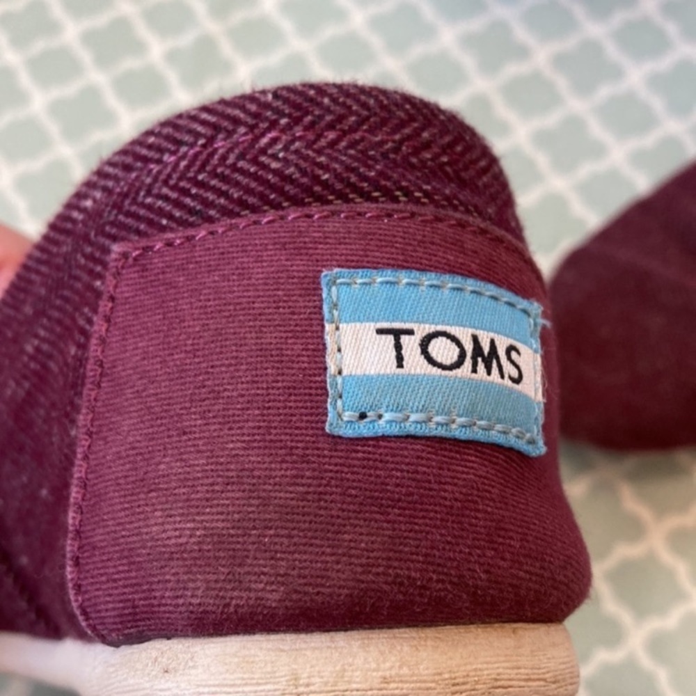 TOMS Burgundy Herringbone Slip On Shoes 8 - Picture 9 of 9